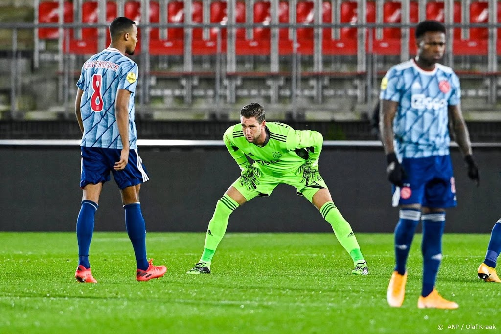 Ook met weinig speeltijd voelt Stekelenburg zich thuis bij Ajax
