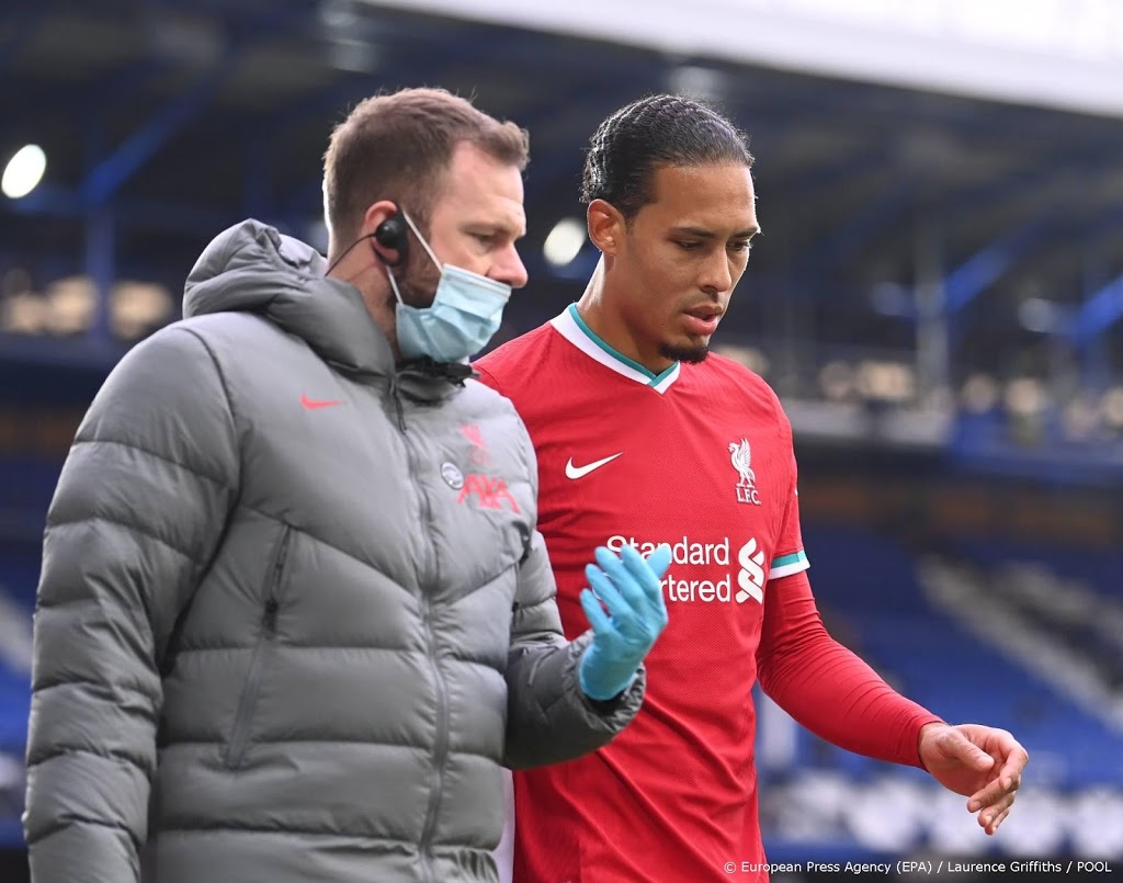 Liverpool-trainer Klopp noemt revalidatie Van Dijk 'veelbelovend'