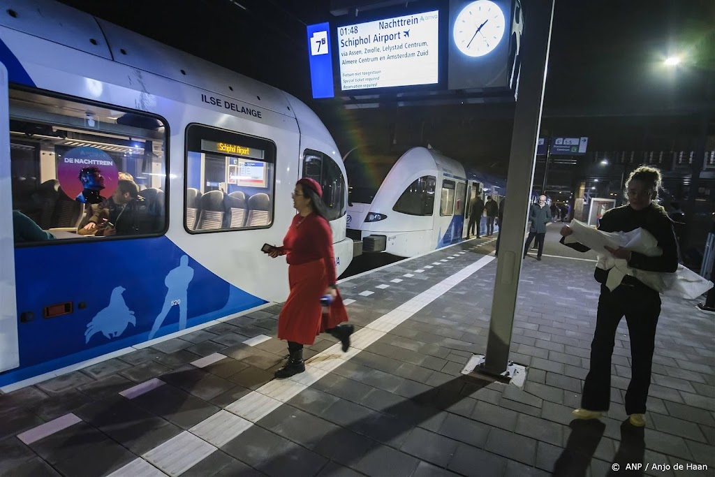 Eerste rit nachttrein Arriva van Groningen naar Schiphol zit er op