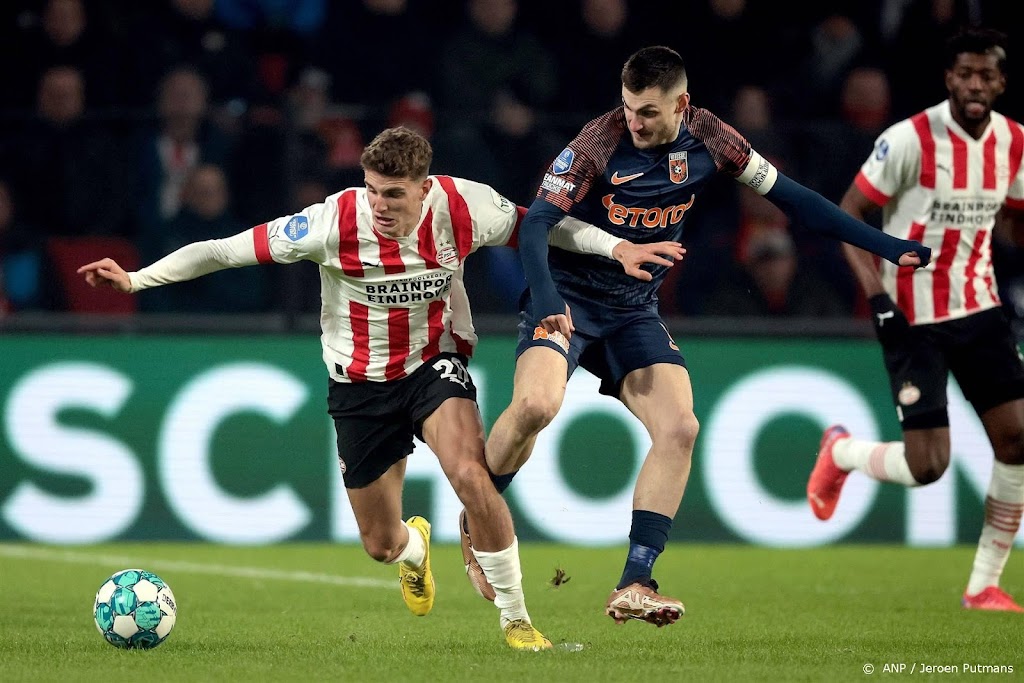 PSV beëindigt met zege op Vitesse slechte reeks in Eredivisie