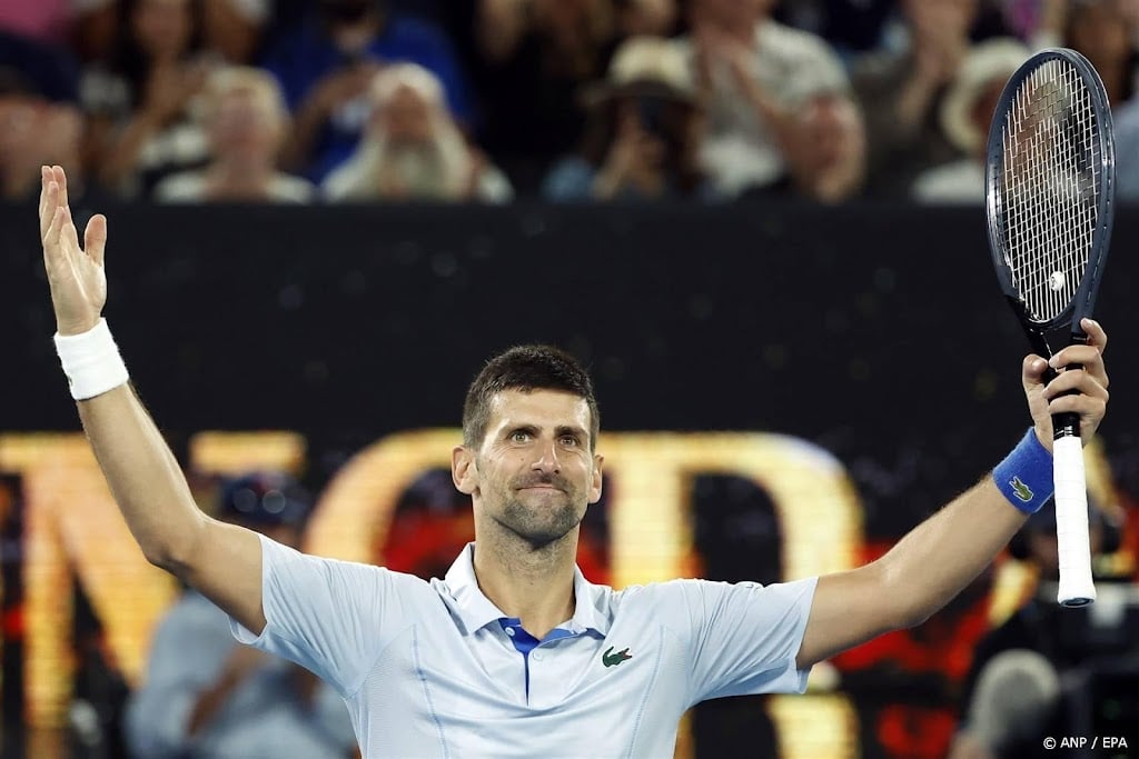 Djokovic verliest maar drie games in vierde ronde Australian Open