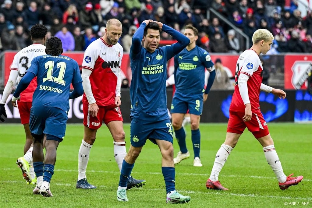 PSV verspeelt bij FC Utrecht eerste punten en grijpt naast record