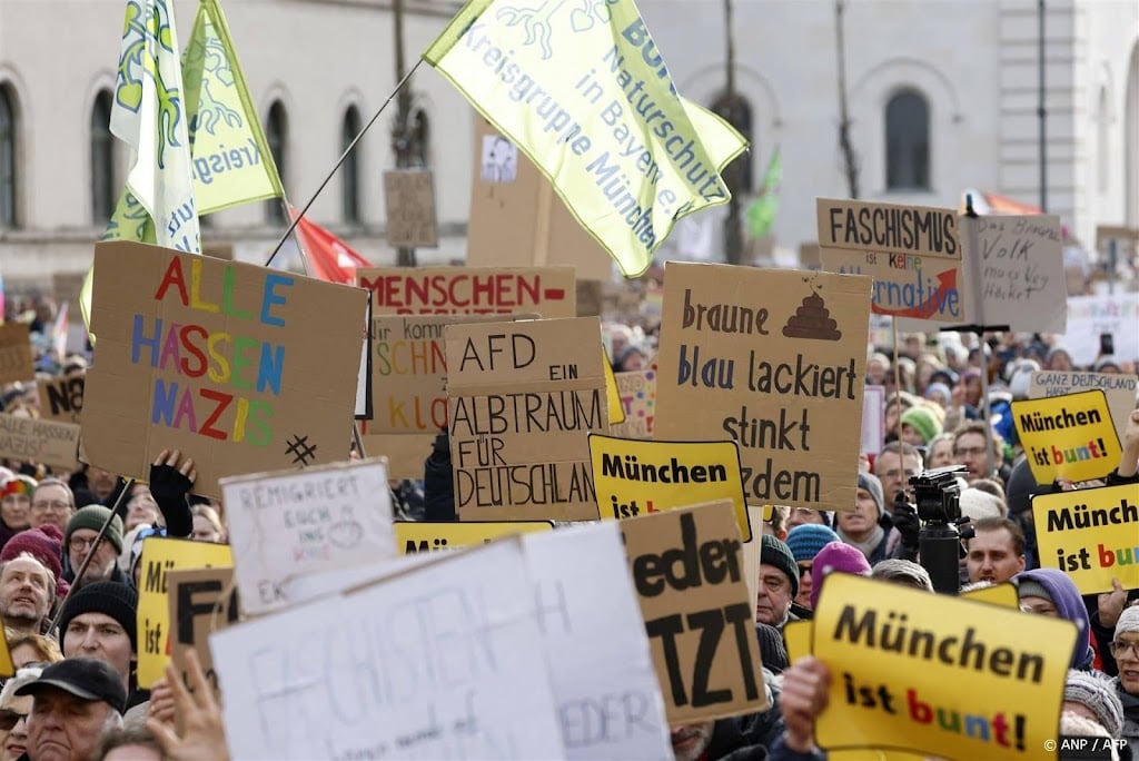 Betoging München tegen extremisme afgebroken door massale opkomst