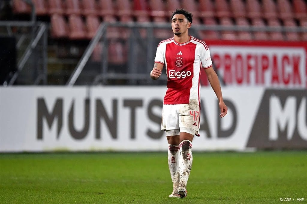 Verdediger Gooijer debuteert in basisformatie van Ajax 