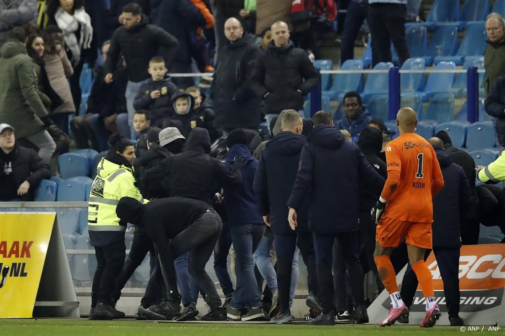 Vitesse-coach Sturing zegt dat blessure Visser meevalt 