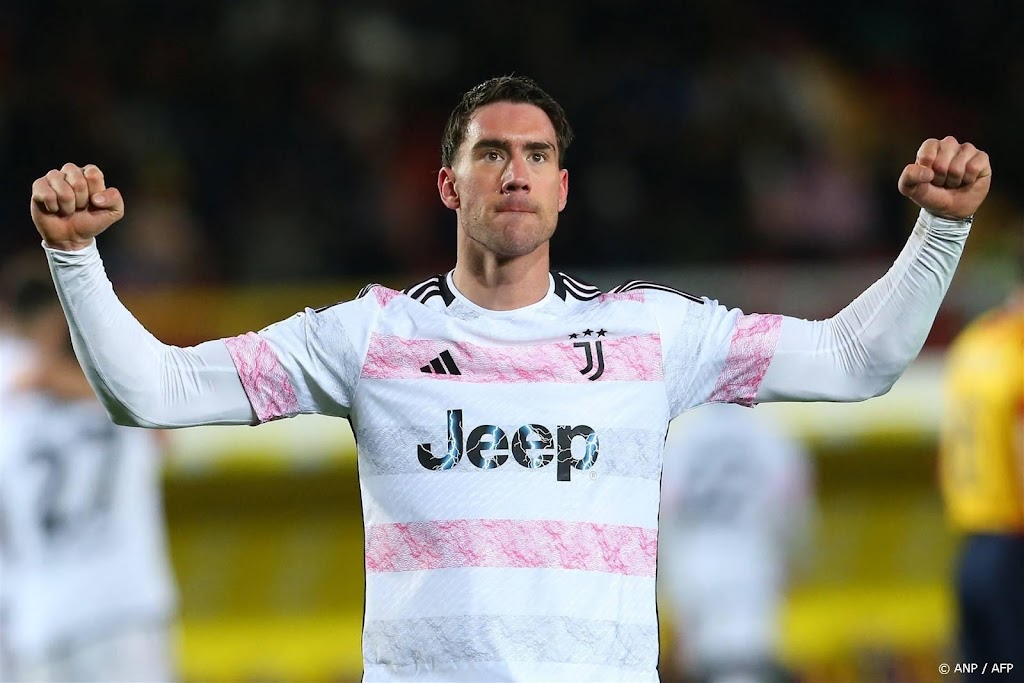 Spits Vlahovic helpt Juventus met twee treffers aan koppositie