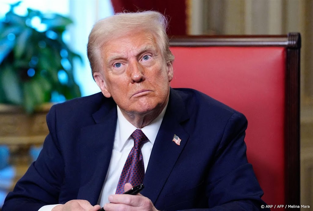 Trump bevriest toelatingsprogramma voor vluchtelingen