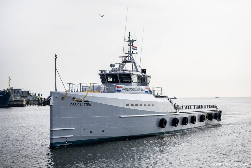 Marine begeleidt twee Russische schepen op Noordzee