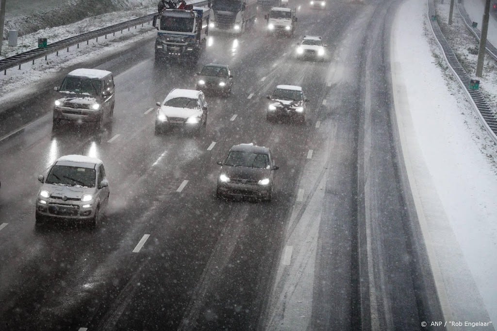 Filerijden naar de sneeuw, want het midden en zuiden hebben vrij