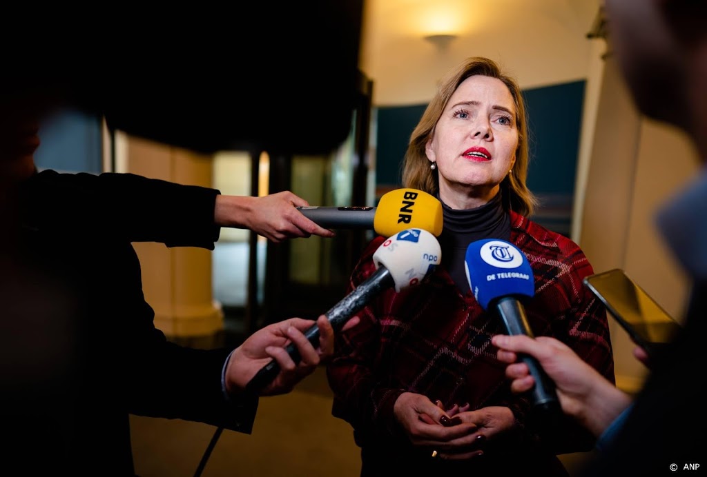 Minister: lobbyen staat Schiphol vrij, ik trek mijn eigen plan