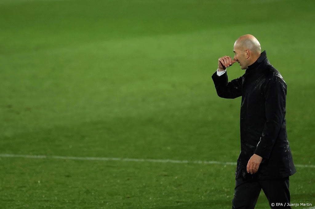 Real Madrid-trainer Zidane gaat geen risico nemen met Benzema