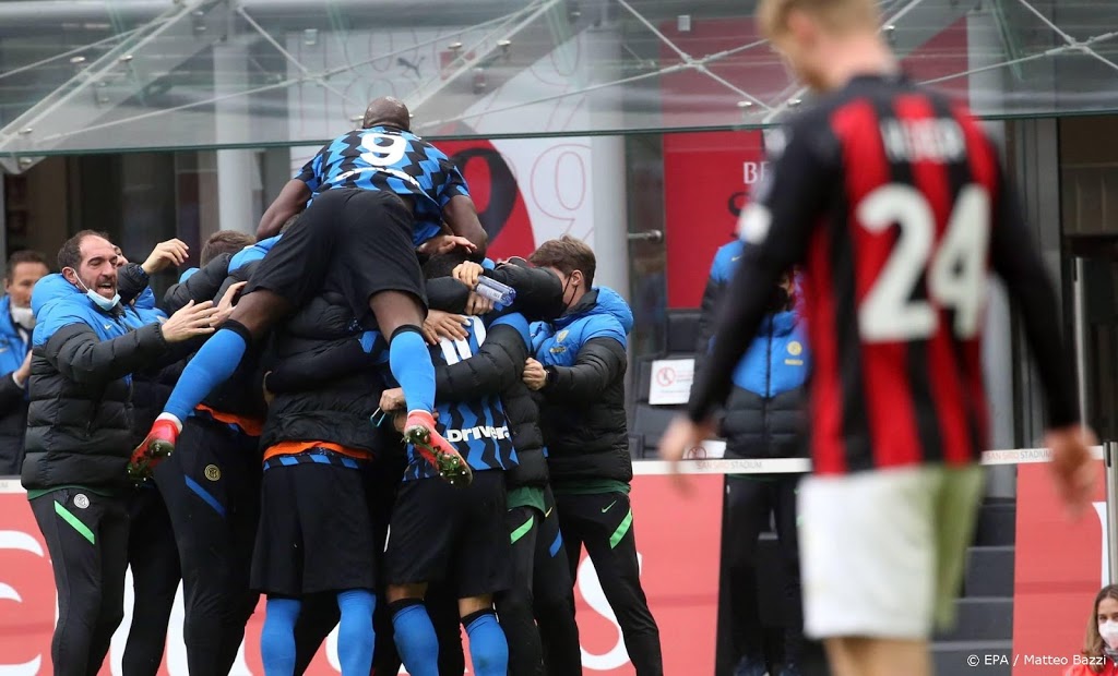 Inter verslaat AC Milan dankzij Martínez en verstevigt koppositie