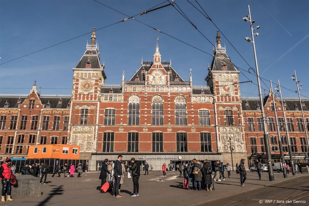 Dagelijks 25 tot 35 vluchtelingen uit Oekraïne op Amsterdam CS