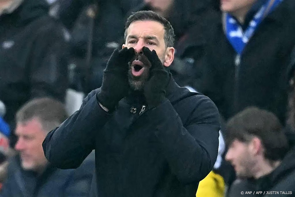 Trainer Van Nistelrooij kansloos onderuit met Leicester City