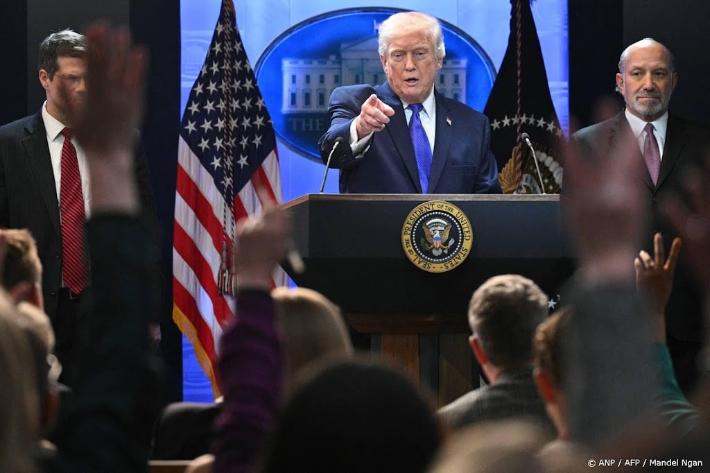 Trump ondertekent nieuwe wereldwijde importheffing van 10 procent