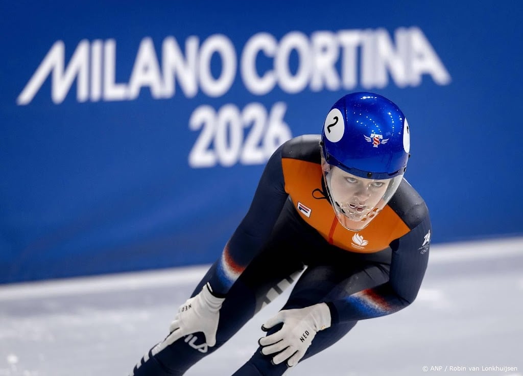 Velzeboer en Bergsma vlaggendragers sluitingsceremonie Spelen