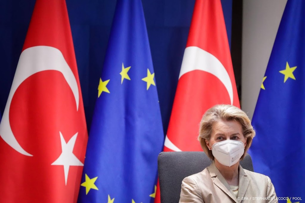 EU roept Turkije op vrouwenrechtenverdrag te behouden