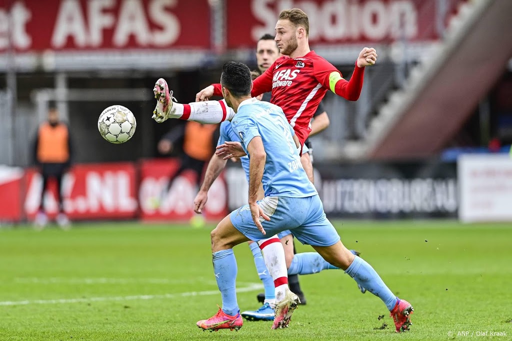 AZ klopt PSV opnieuw en maakt strijd om tweede plek weer spannend