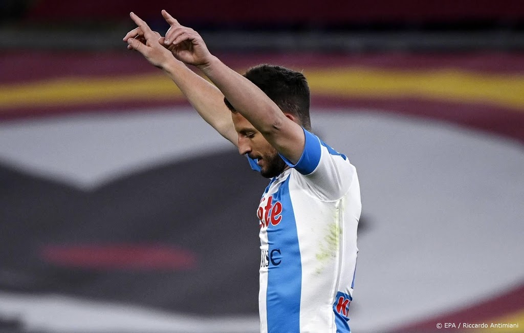 Napoli klopt AS Roma dankzij twee treffers Mertens  