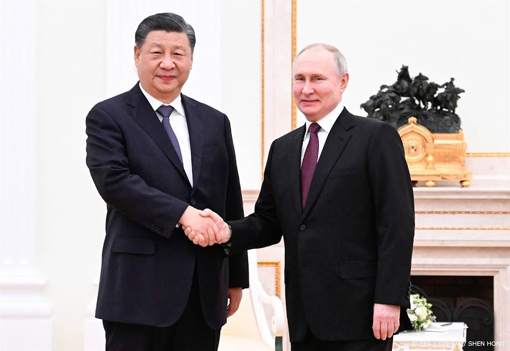 Xi nodigt Poetin in Moskou uit voor bezoek aan China
