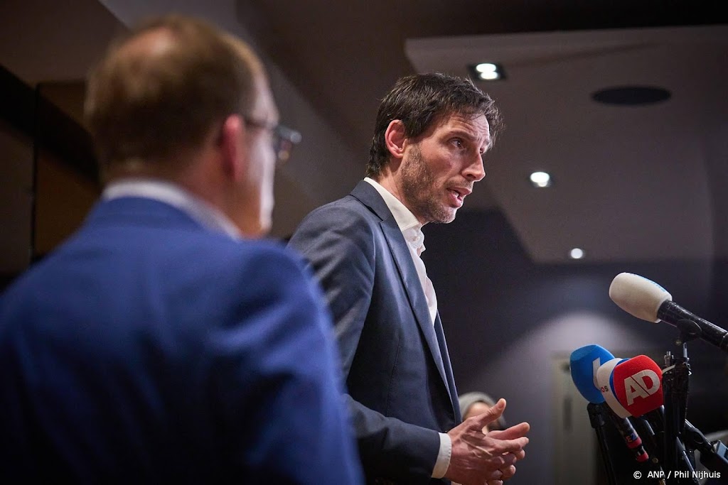 Hoekstra na crisisoverleg door als CDA-leider