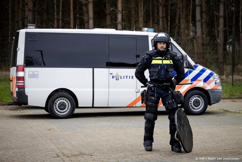 Nieuw uniform moet Mobiele Eenheid beter beschermen tegen geweld