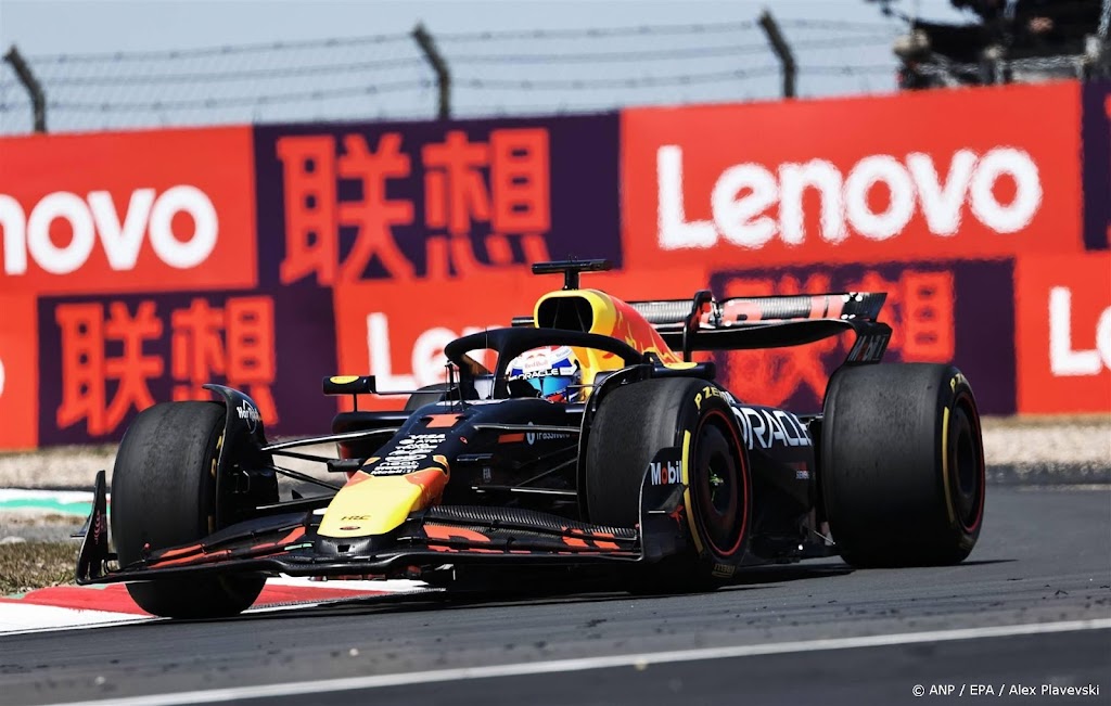 Hamilton pakt in Ferrari pole voor sprintrace, voor Verstappen 