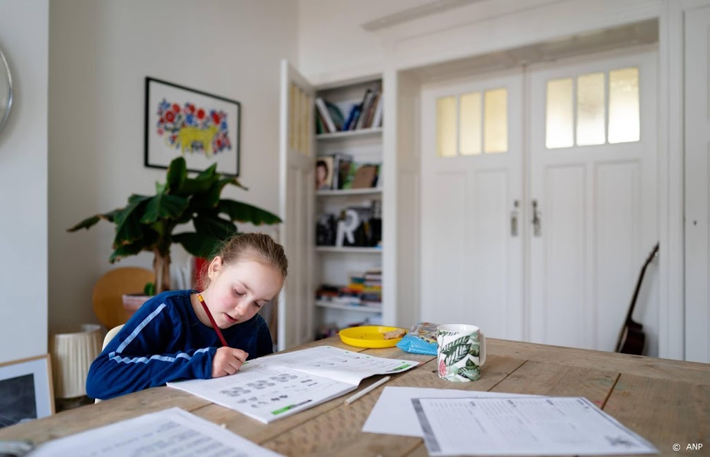 FNV wil hulp voor werkende ouders nu kinderen thuiszitten