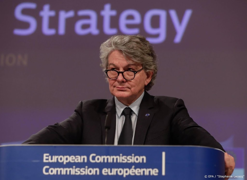 EU-commissaris wil top over toerisme organiseren