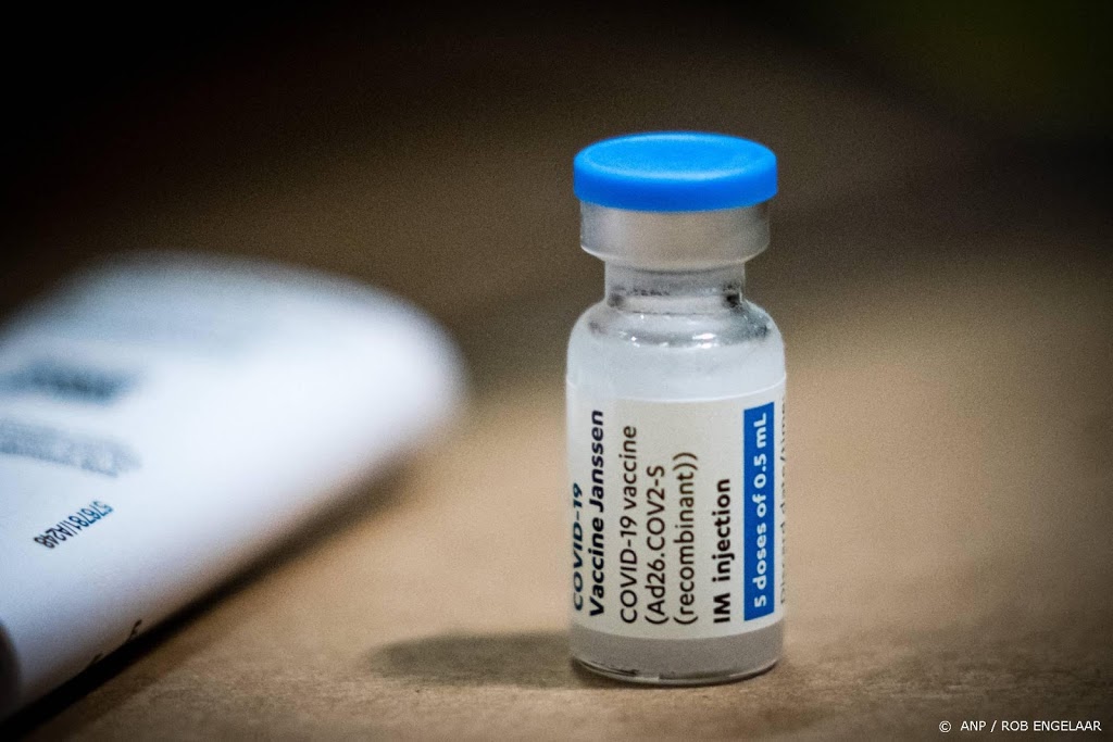 Ggz-medewerkers ingeënt met coronavaccin van Janssen in Leiden