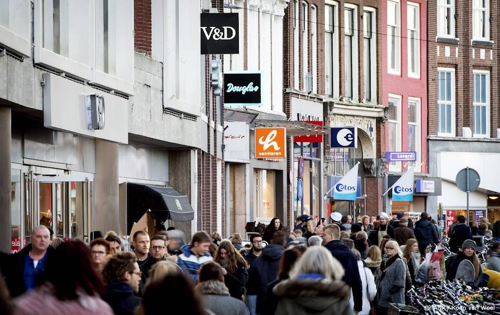 CBS: vertrouwen consumenten in economie naar dieptepunt