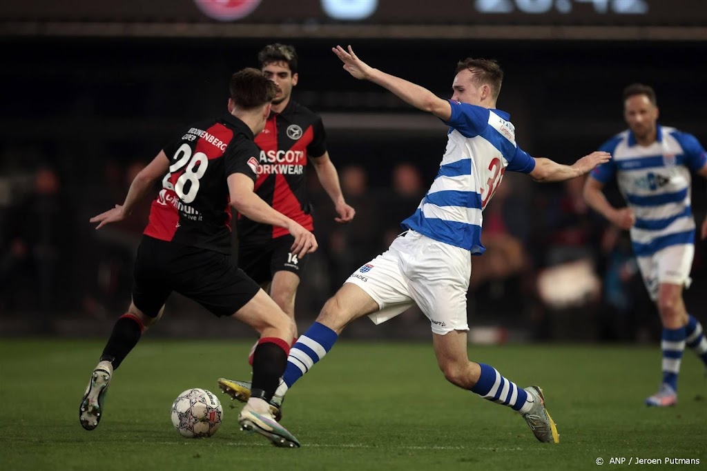 Duel PEC Zwolle bij Almere City FC wegens onweer stilgelegd