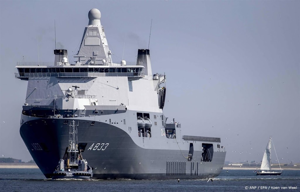 Marineschip Karel Doorman op weg naar EU-missie in Rode Zee