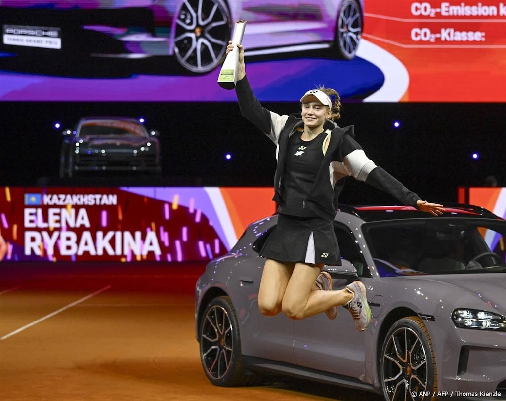 Tennisster Rybakina pakt in Stuttgart derde titel van het jaar