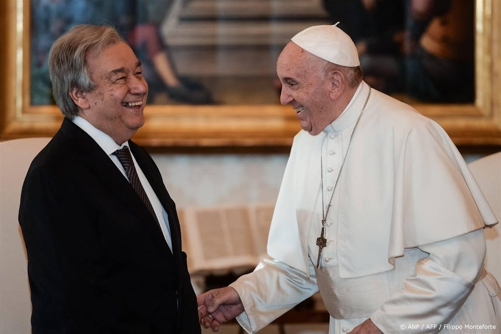 VN-chef Guterres roemt Franciscus als boodschapper van hoop