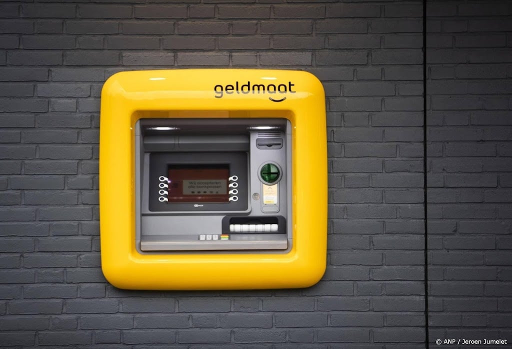 Geldmaat start proef met biljetten van 100 euro in automaten