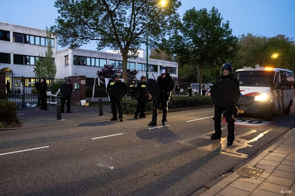 Politie grijpt opnieuw in bij azc-protest Loosdrecht