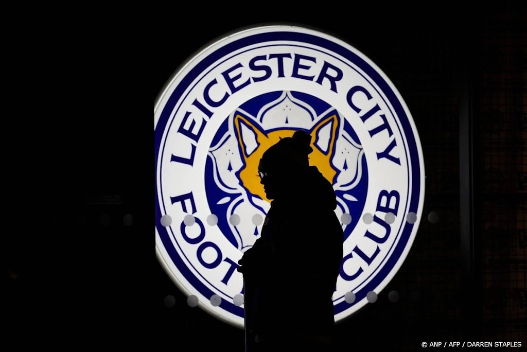 Leicester zakt tien jaar na titel in Engeland naar derde niveau
