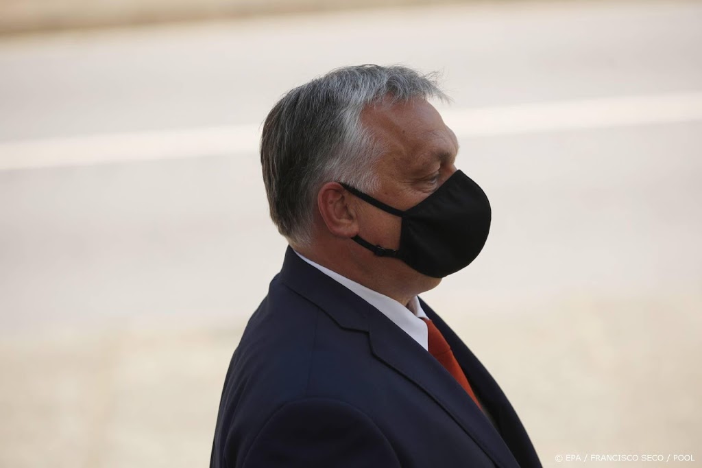 Hongarije versoepelt en 'neemt afscheid van mondkapjes'
