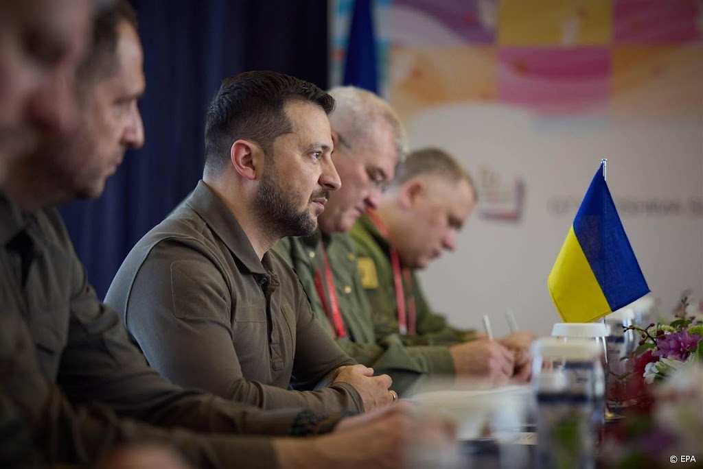 Zelensky verduidelijkt uitspraken: Bachmoet niet gevallen