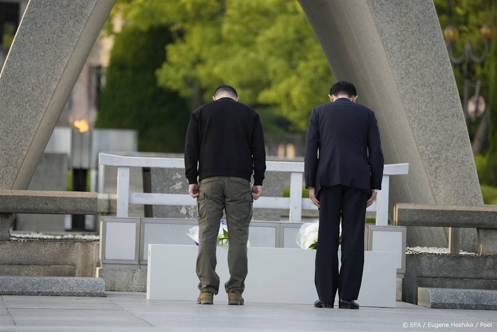Zelensky legt bloemen voor slachtoffers atoombom Hiroshima