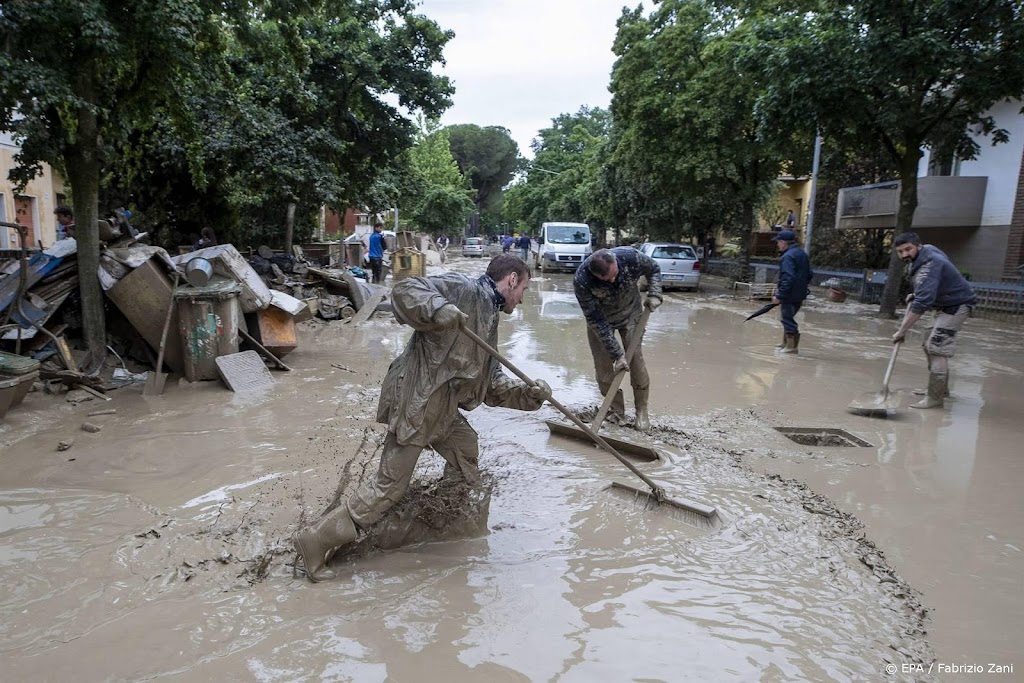 Italiaanse premier bezoekt met wateroverlast worstelende regio