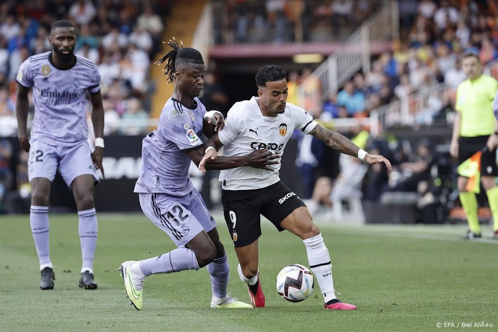Kluivert met assist tegen Real Madrid belangrijk voor Valencia