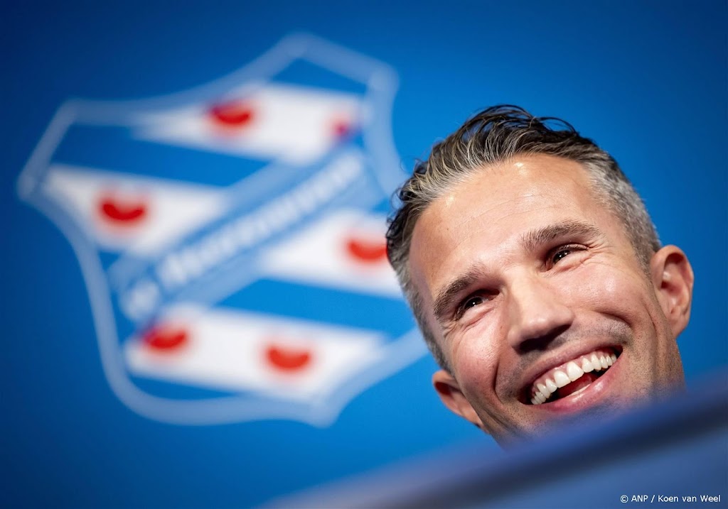 Coach Van Persie wil zich in Heerenveen bewijzen als 'vaderfiguur'