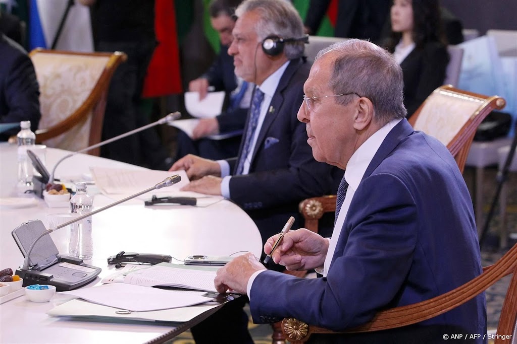 Lavrov klaagt over sancties na helikopterongeluk Raisi