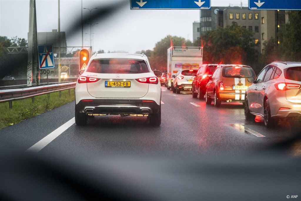 Felle buien veroorzaken grote verkeersdrukte in deel van het land