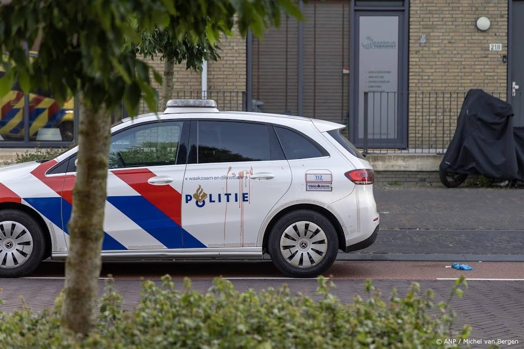 Zwarte schermen voor woning in Hoofddorp na steekincident