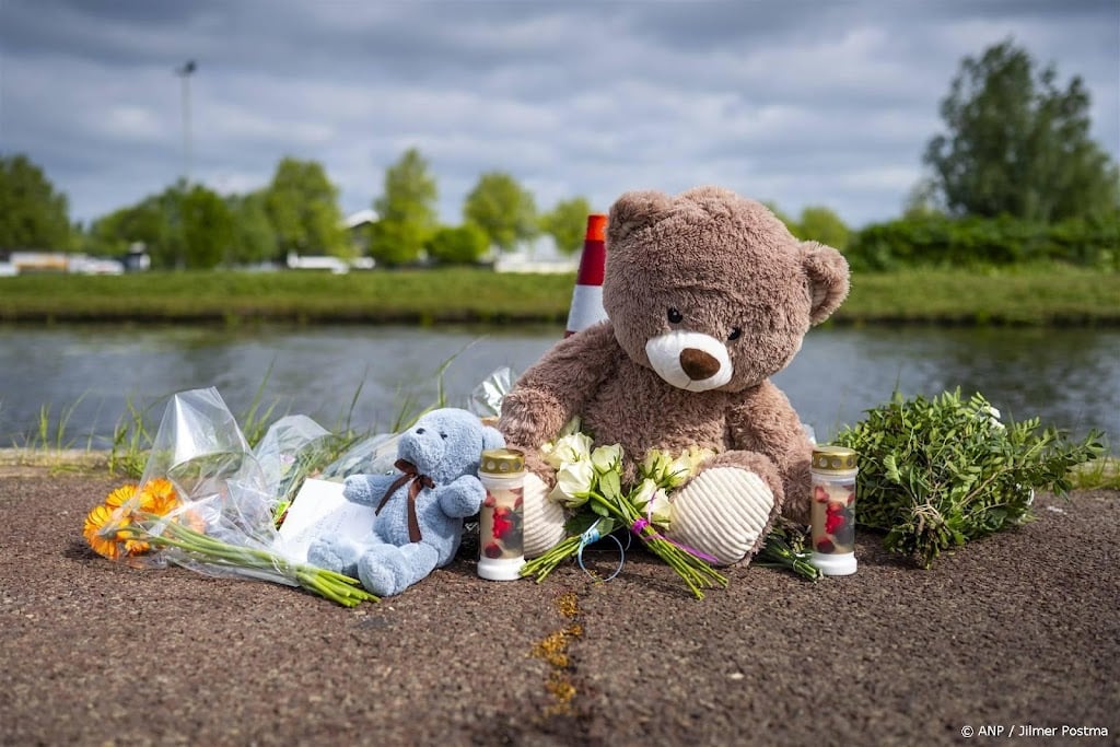 Gedenkplek op school voor Jeffrey en Emma 
