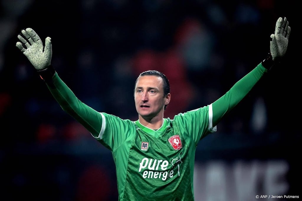 Doelman Tyton blijft nog een seizoen bij FC Twente 