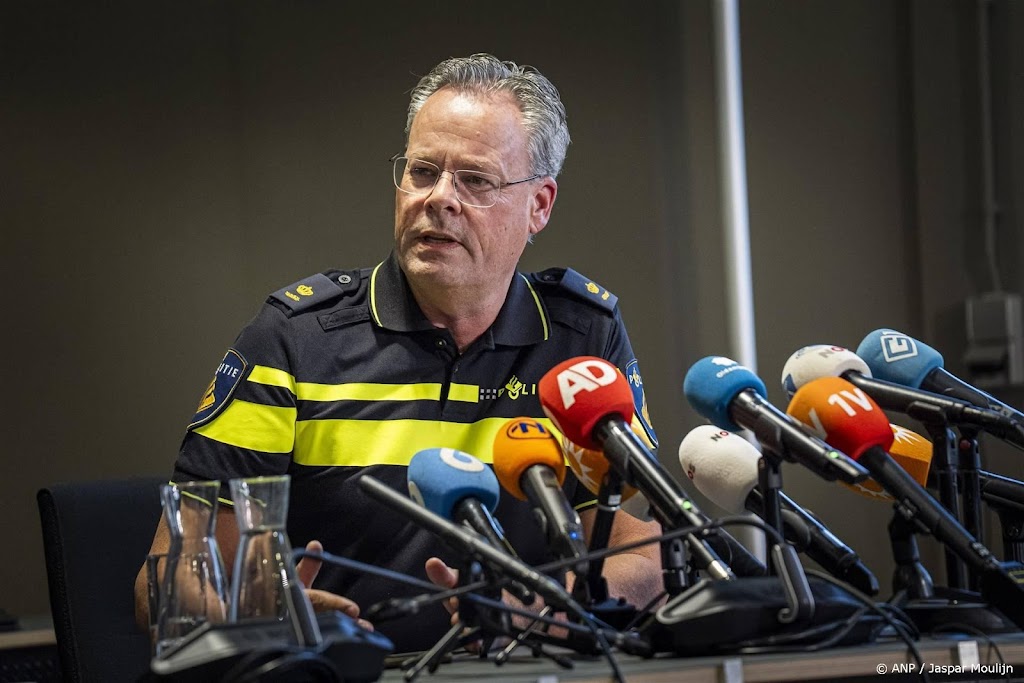 Politie: agenten waren vrijdag aan deur vader Jeffrey en Emma 